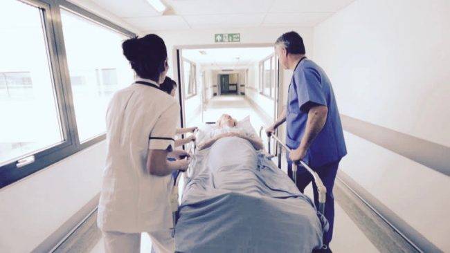 Convocadas más de 400 plazas de Auxiliar Administrativo y TCAE para el servicio de salud de Cantabria