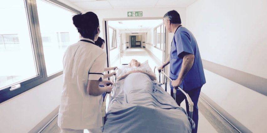 Convocadas más de 400 plazas de Auxiliar Administrativo y TCAE para el servicio de salud de Cantabria