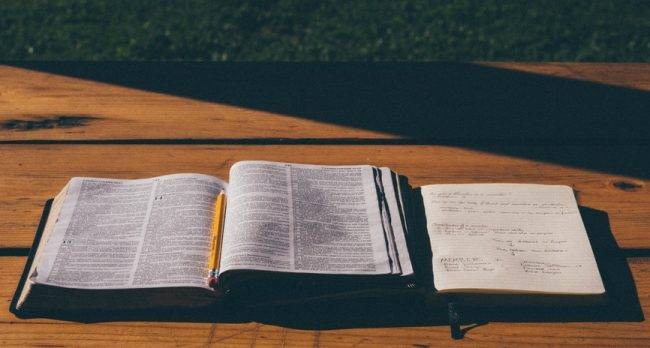 Bases para un Auxiliar Administrativo en Saldaña