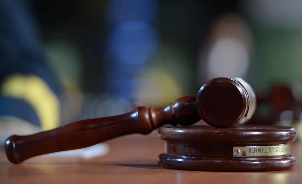 Plantillas y notas mínimas de las oposiciones de auxilio judicial