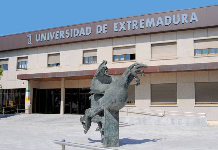 Convocadas 10 plazas de auxiliares de servicios de la UEX por turno libre