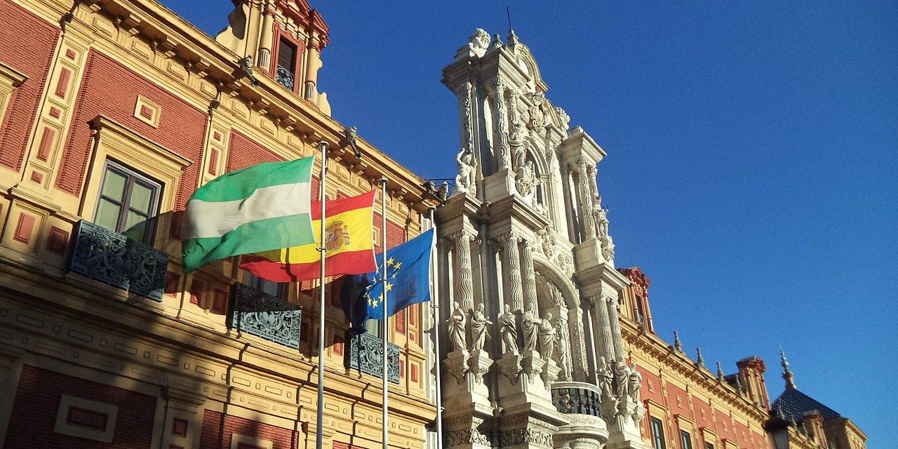 Listas de aspirantes que superan la fase de oposición de Administrativo de la Junta de Andalucía