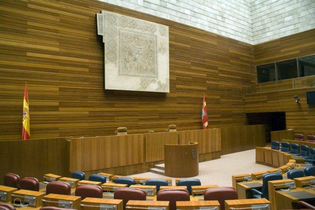 Ujieres de las Cortes de Castilla y León: Un tercio de los aspirantes que consiguen plaza son alumnos de VEROPO