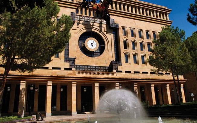 Albacete convoca 4 plazas de Auxiliar y 1 de Administrativo